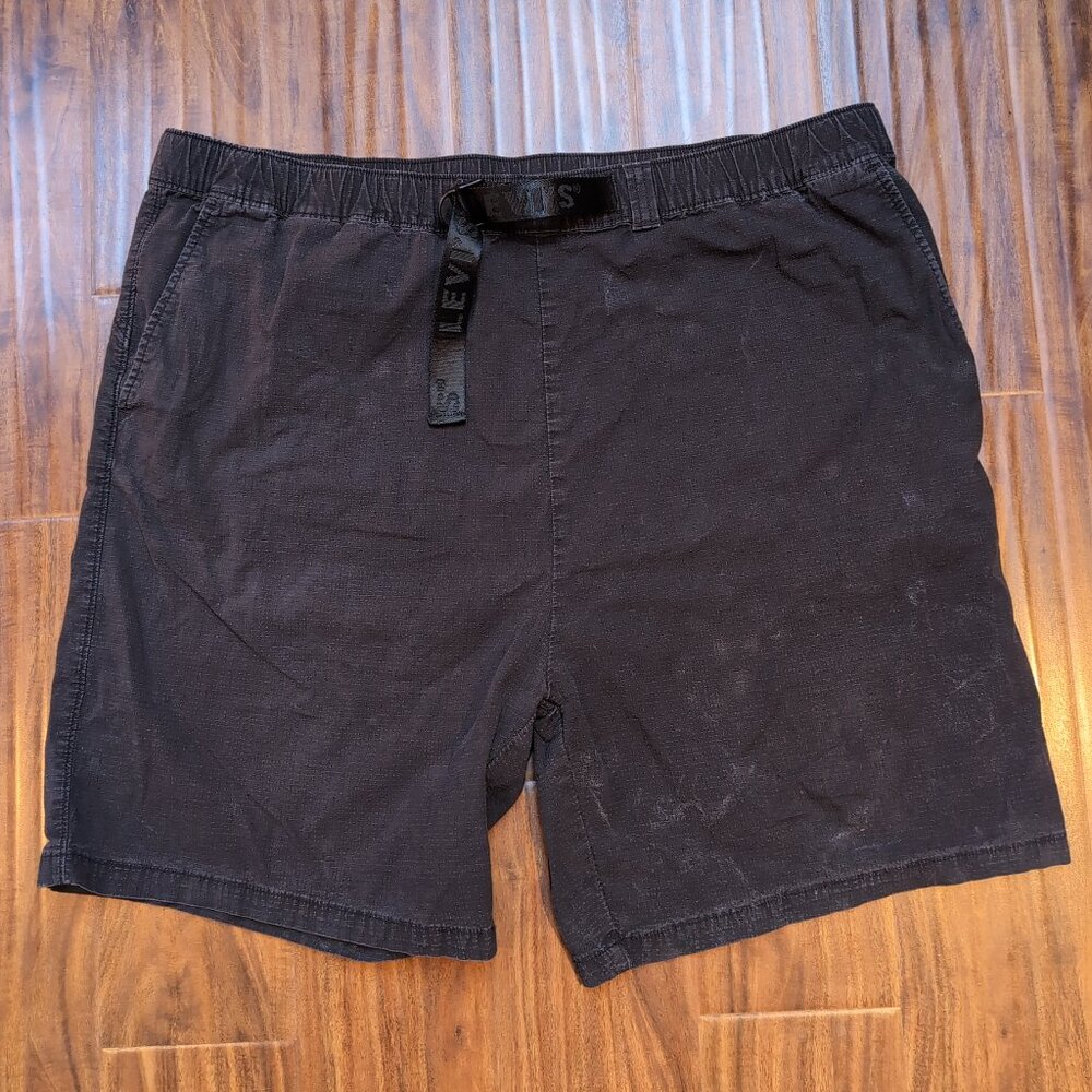 Men's Levi's black shorts with built in belt